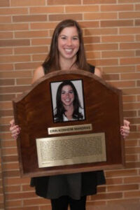 erin holds award